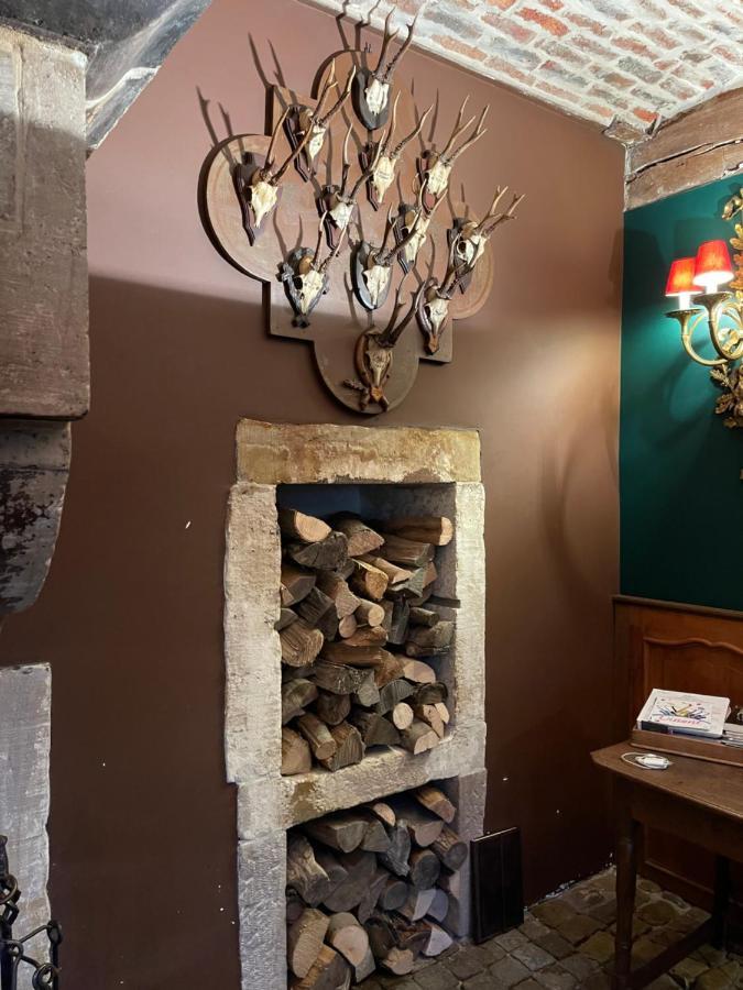 Les Confidences De Messire Sanglier, Stylished Country house