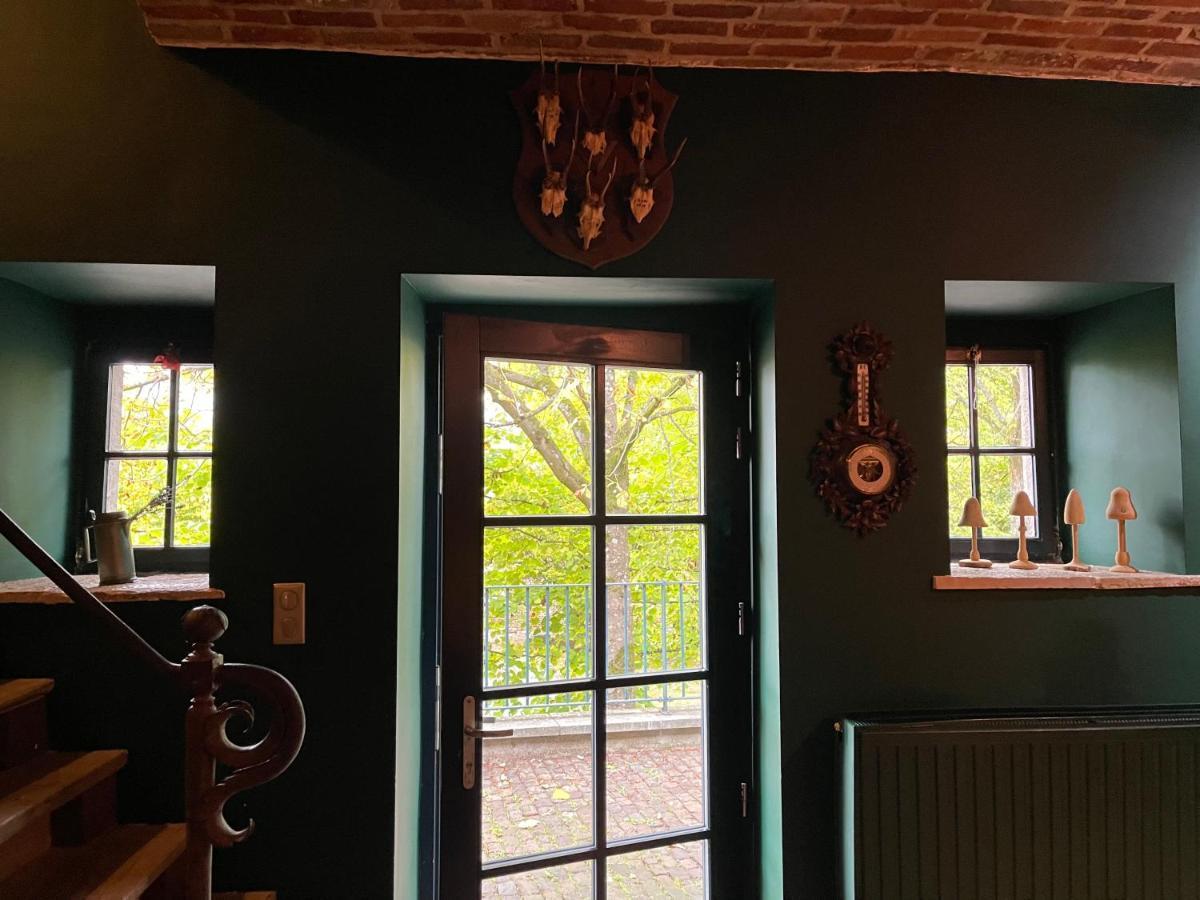 Les Confidences De Messire Sanglier, Stylished Beauraing